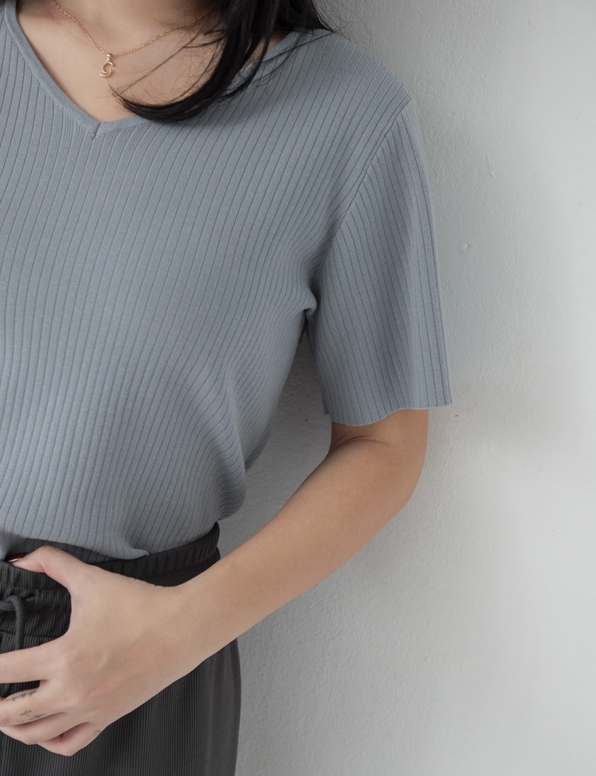 Tence Silky V-Neck Plus Size Ribbed Knit Top