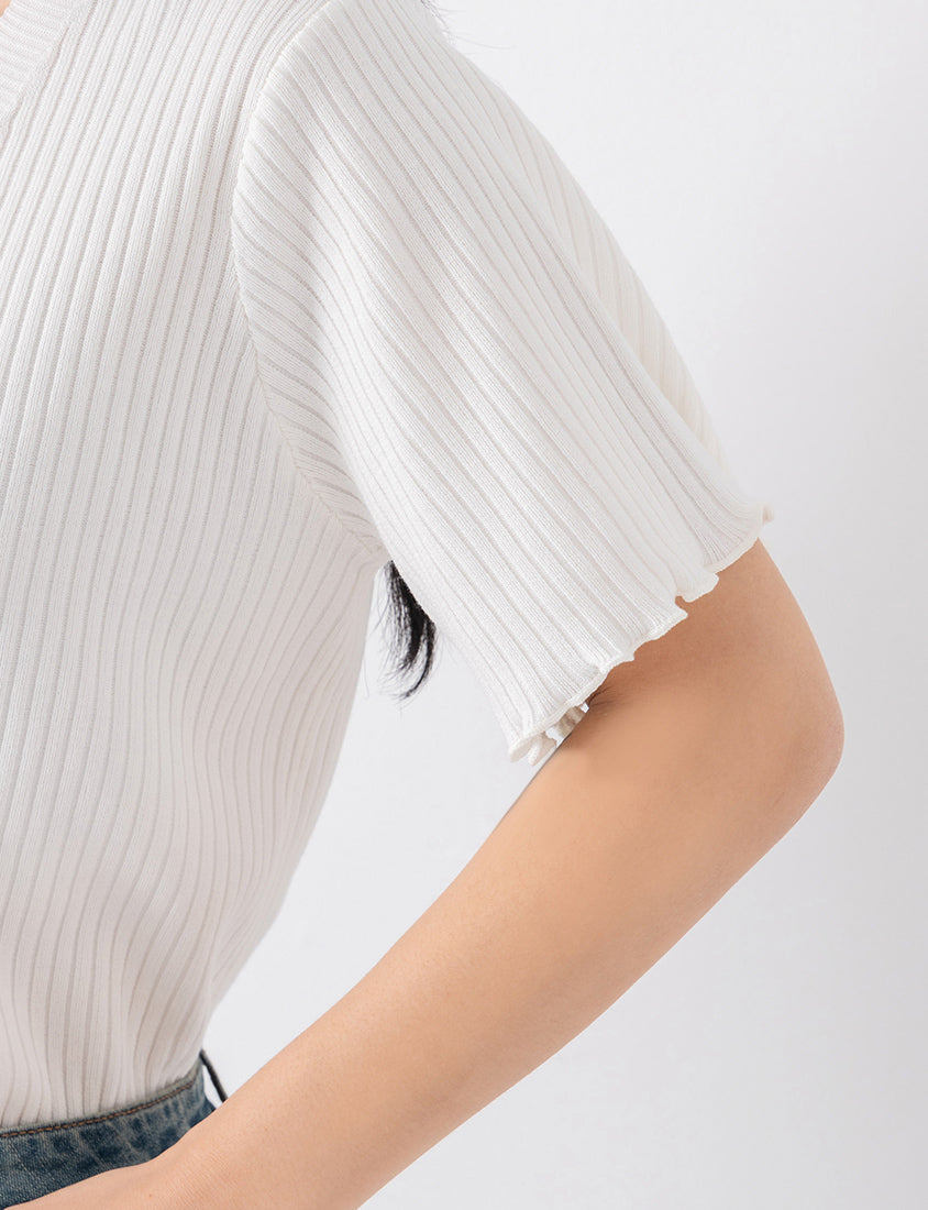 Playful Lettuce-Trim V-Neck Short Sleeve Knit Plus Size Top