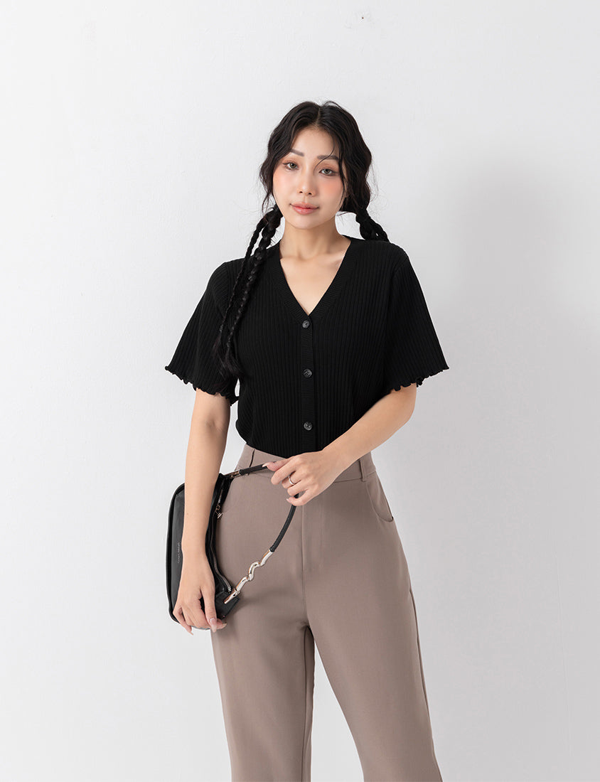 Playful Lettuce-Trim V-Neck Short Sleeve Knit Plus Size Top