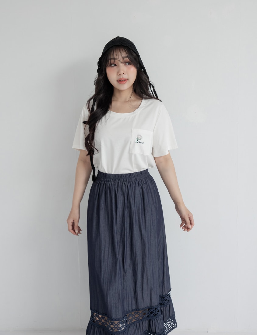 Silky Cool Floral Embroidery Plus Size Tee