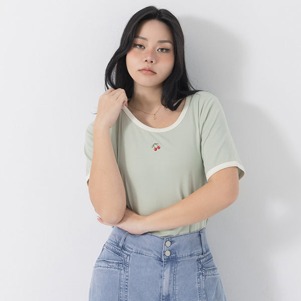Contrast Cherry Embroidery Crewneck Plus Size Tee