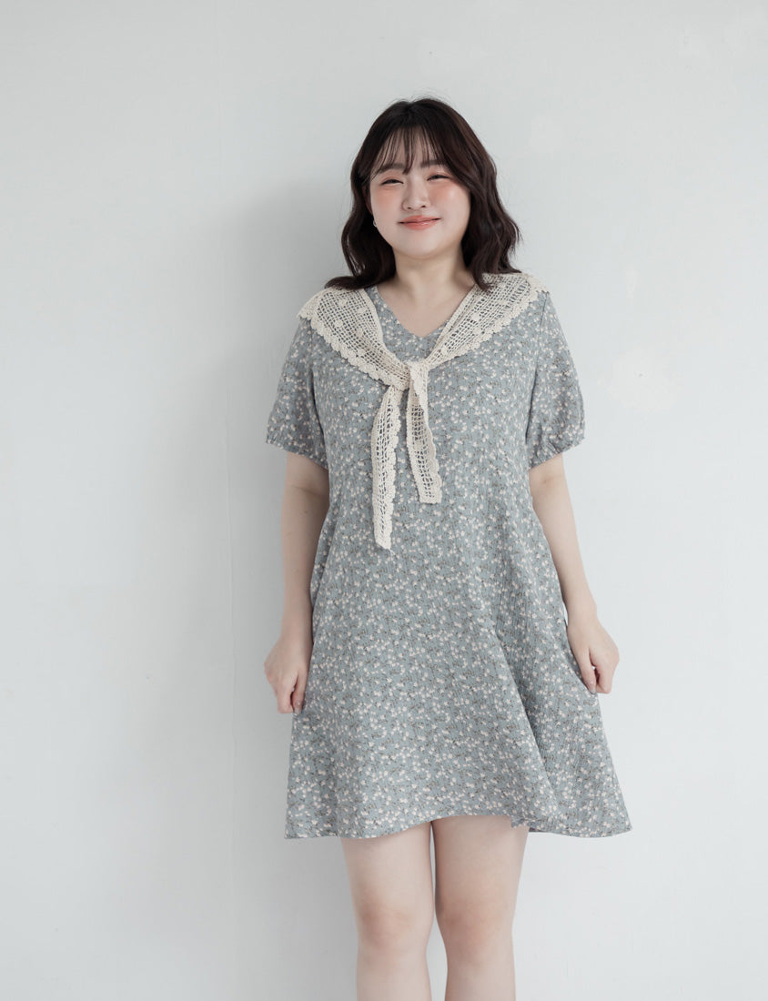 Japanese Style Floral Puff Sleeve V-Neck Plus Size Mini Dress