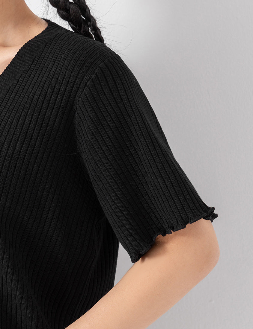 Playful Lettuce-Trim V-Neck Short Sleeve Knit Plus Size Top