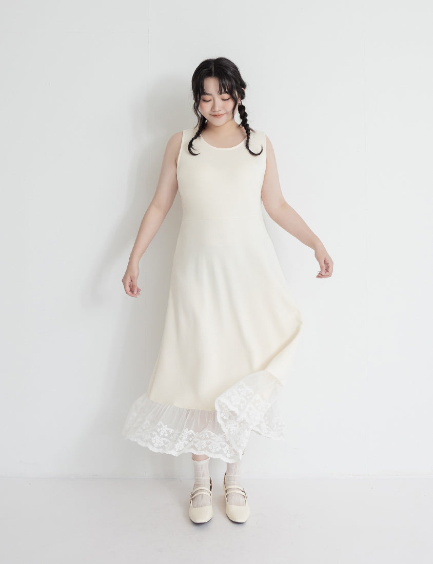 Creamy Cloud Cotton Lace Panel Plus Size Maxi Dress