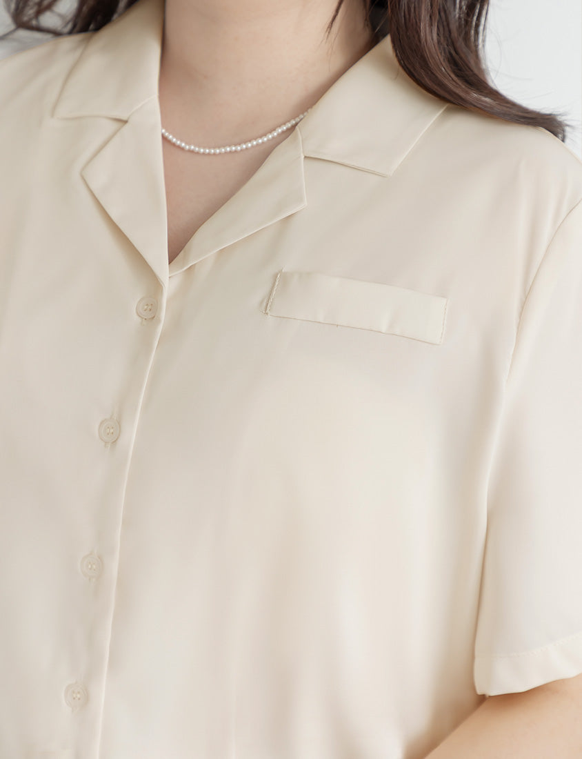 MISS. Minimal Textured Cuban Collar Plus Size Shirt