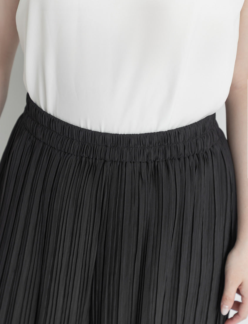 Silky Cool Fine Pleated  Plus Size Wide-Leg Pants