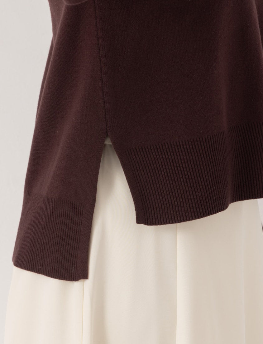 MISS. Versatile Round Neck Side Slit Colorblock Plus Size Knit Top