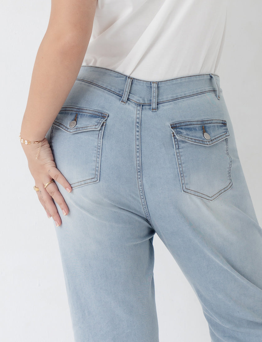 MUA! Cooling Tech V-Cut Plus Size Flare Jeans