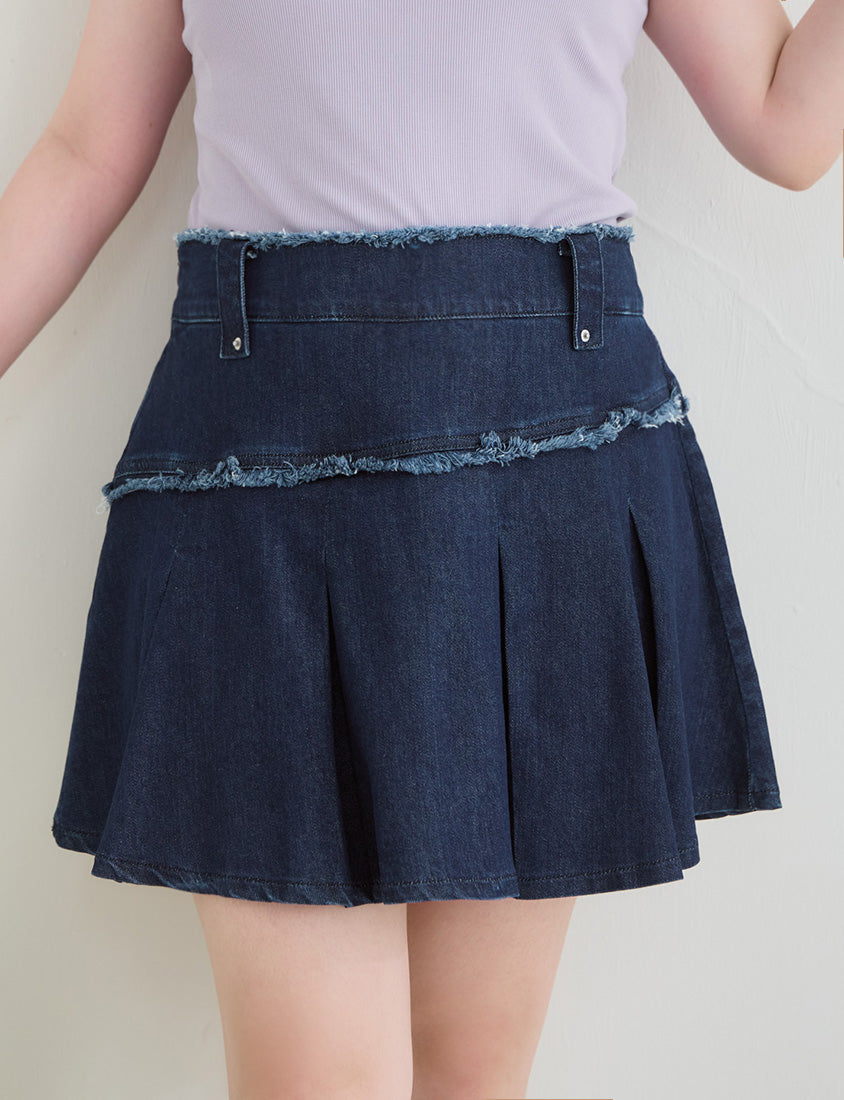 Sweet & Edgy Frayed Denim Pleated Plus Size Mini Skirt