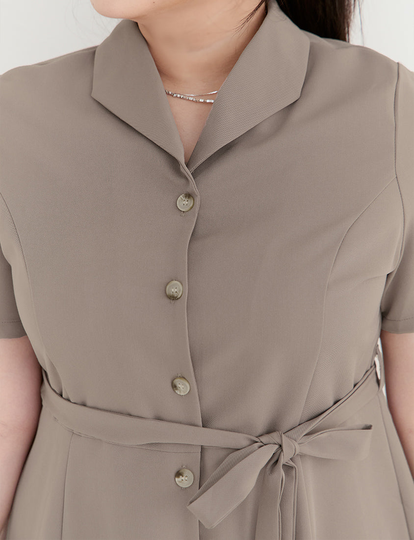 MISS. Twill Chiffon Collar Plus Size Mini Dress (With Belt)