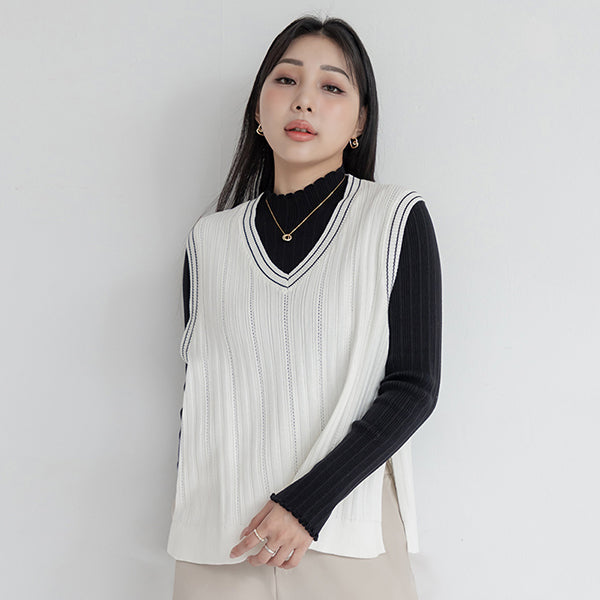 MISS. Korean Style Contrast V-Neck Plus Size Knit Vest