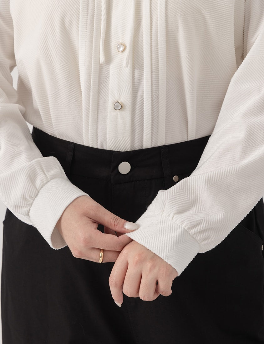 MISS. Elegant Velvet Collar Plus Size Long Sleeve Shirt