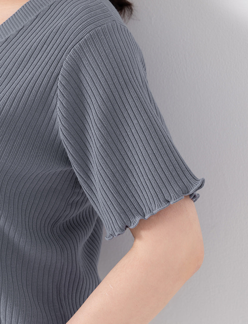 Playful Lettuce-Trim V-Neck Short Sleeve Knit Plus Size Top
